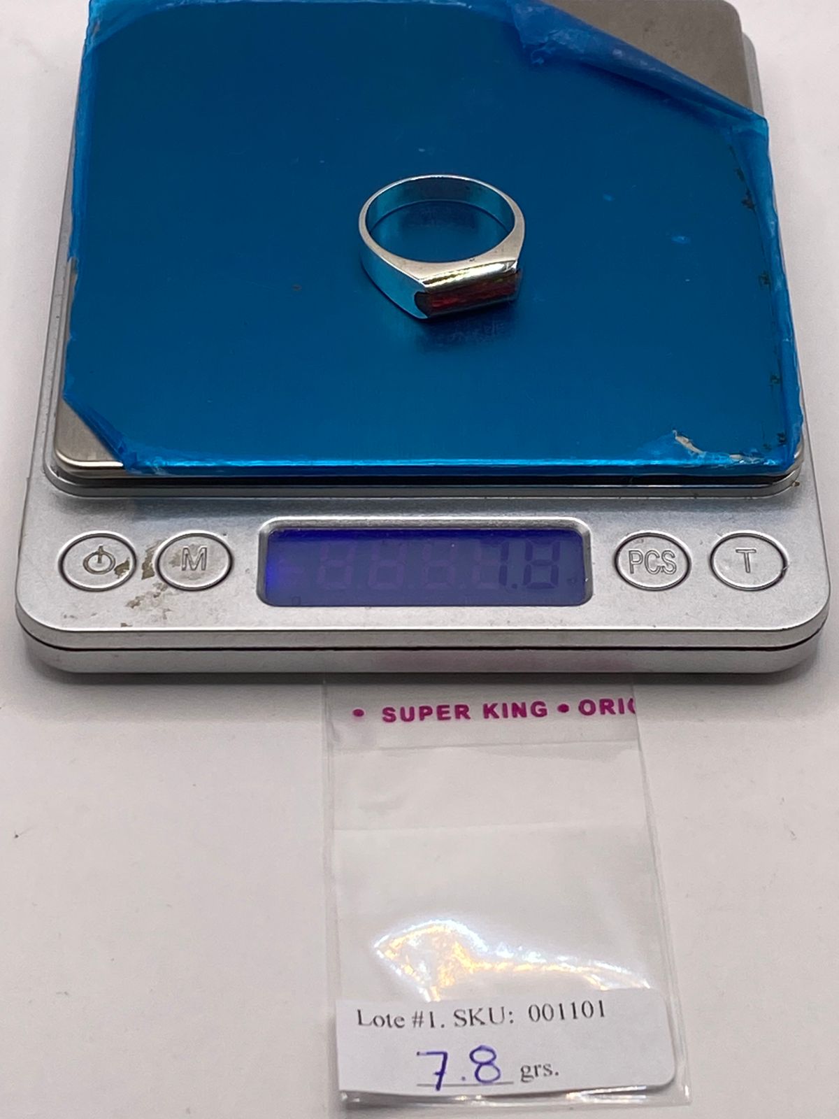 Anillo con Ópalo de Fuego en Barra Multicolor en Plata .925, peso en gramos (báscula)