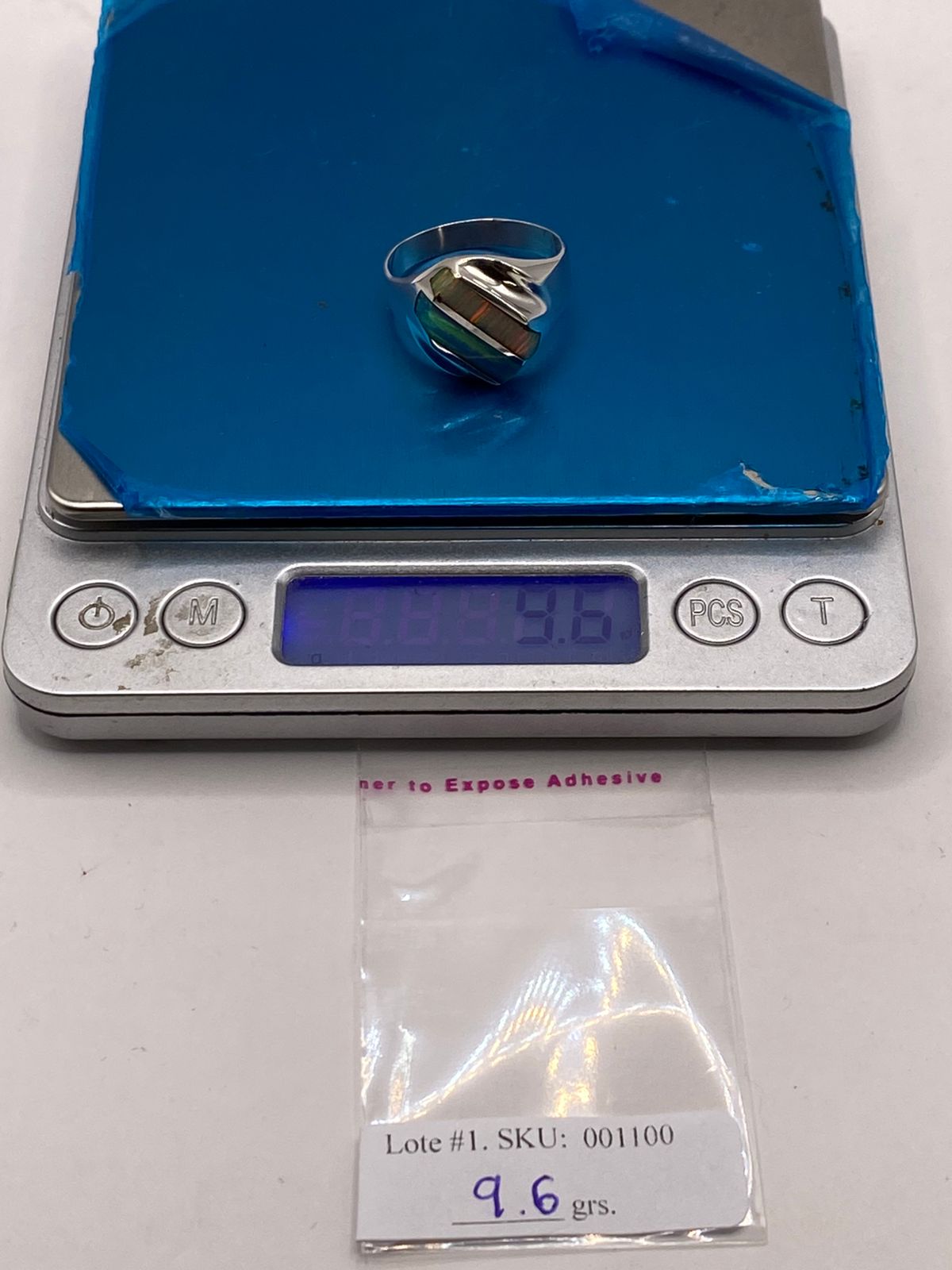 Anillo con Ópalo de Fuego en Barras Multicolor en Plata .925, peso en gramos (báscula)