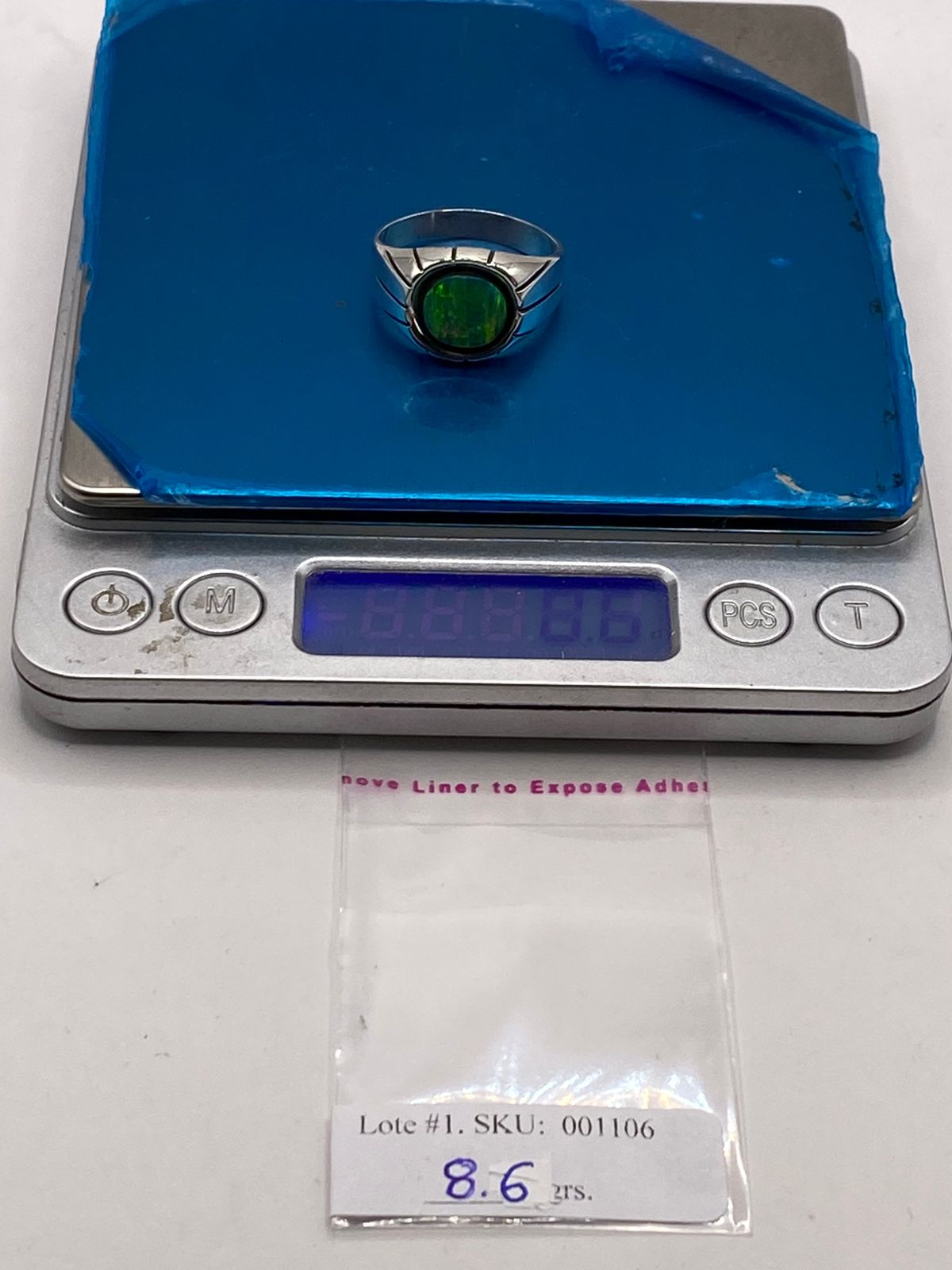Anillo con Ópalo de Fuego Verde en Plata .950, peso en gramos (báscula)
