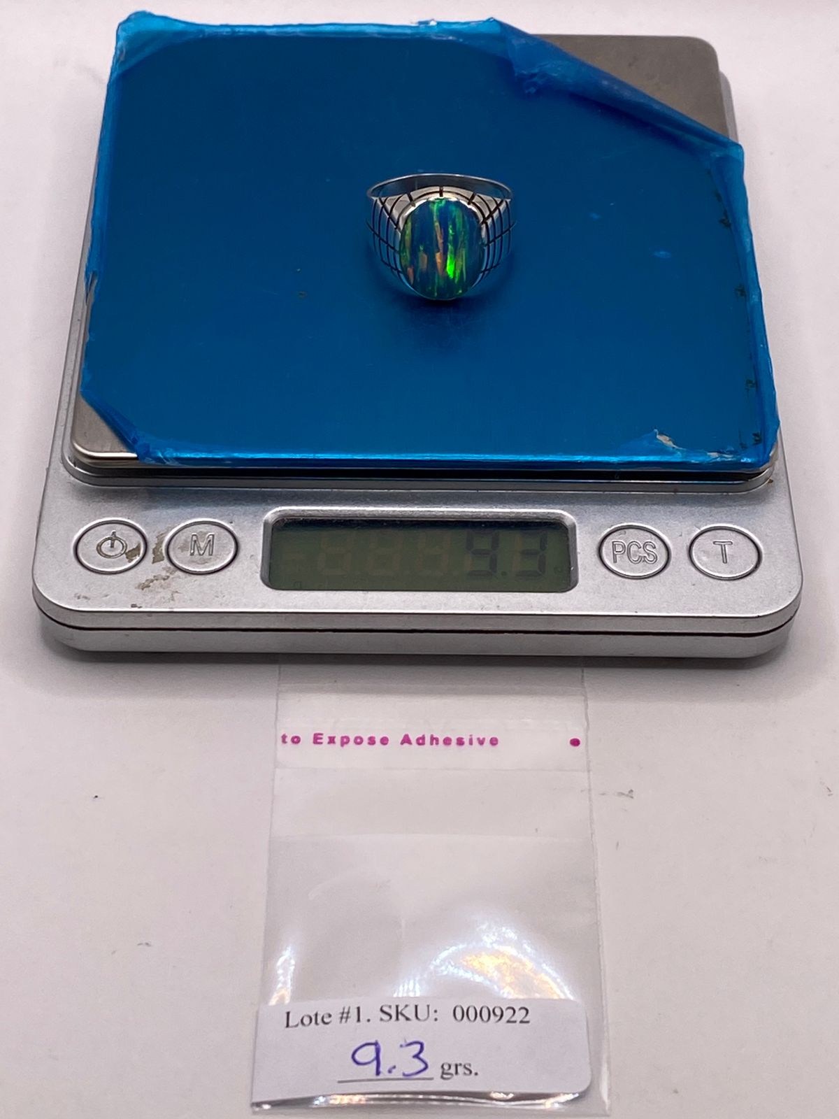 Anillo en Plata Ley 925 con Ópalo de Fuego Diseño Ovalado Segmentado, peso en gramos (báscula)