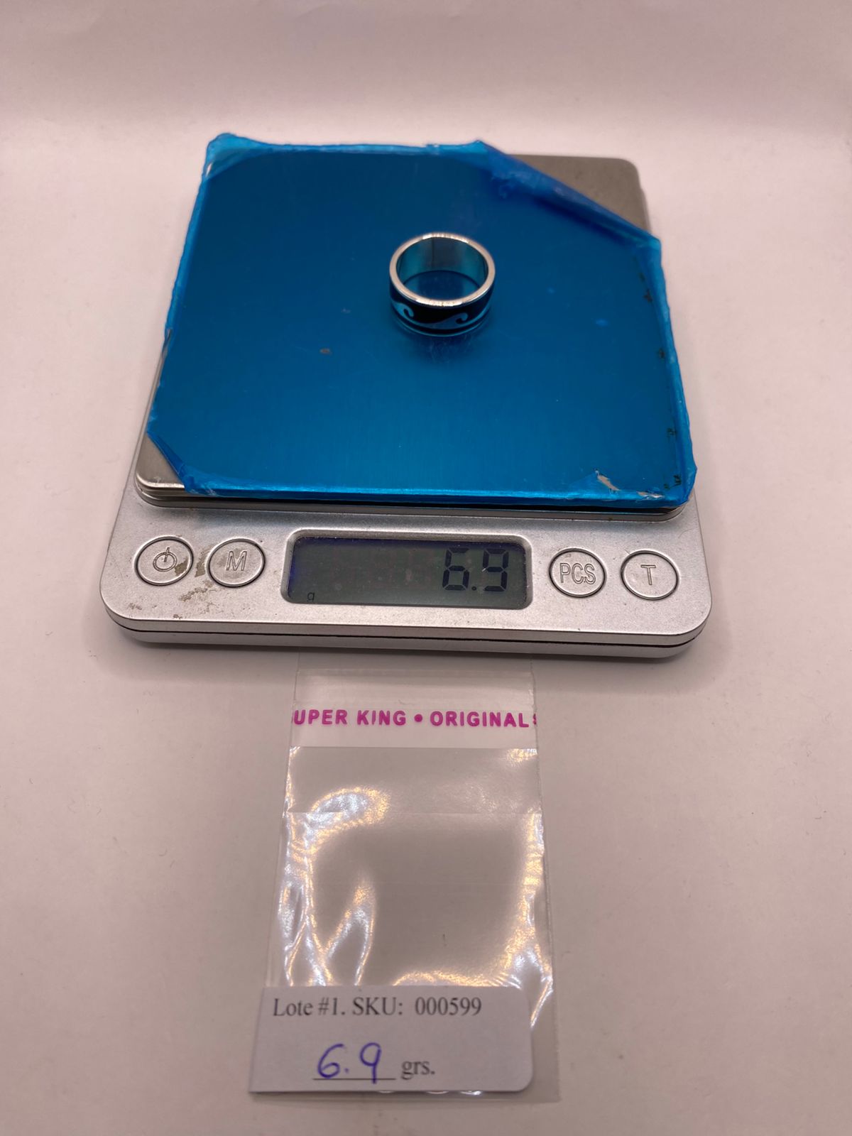 Anillo de Plata .925 con Obsidiana y Diseño de Ola, peso en gramos (báscula)