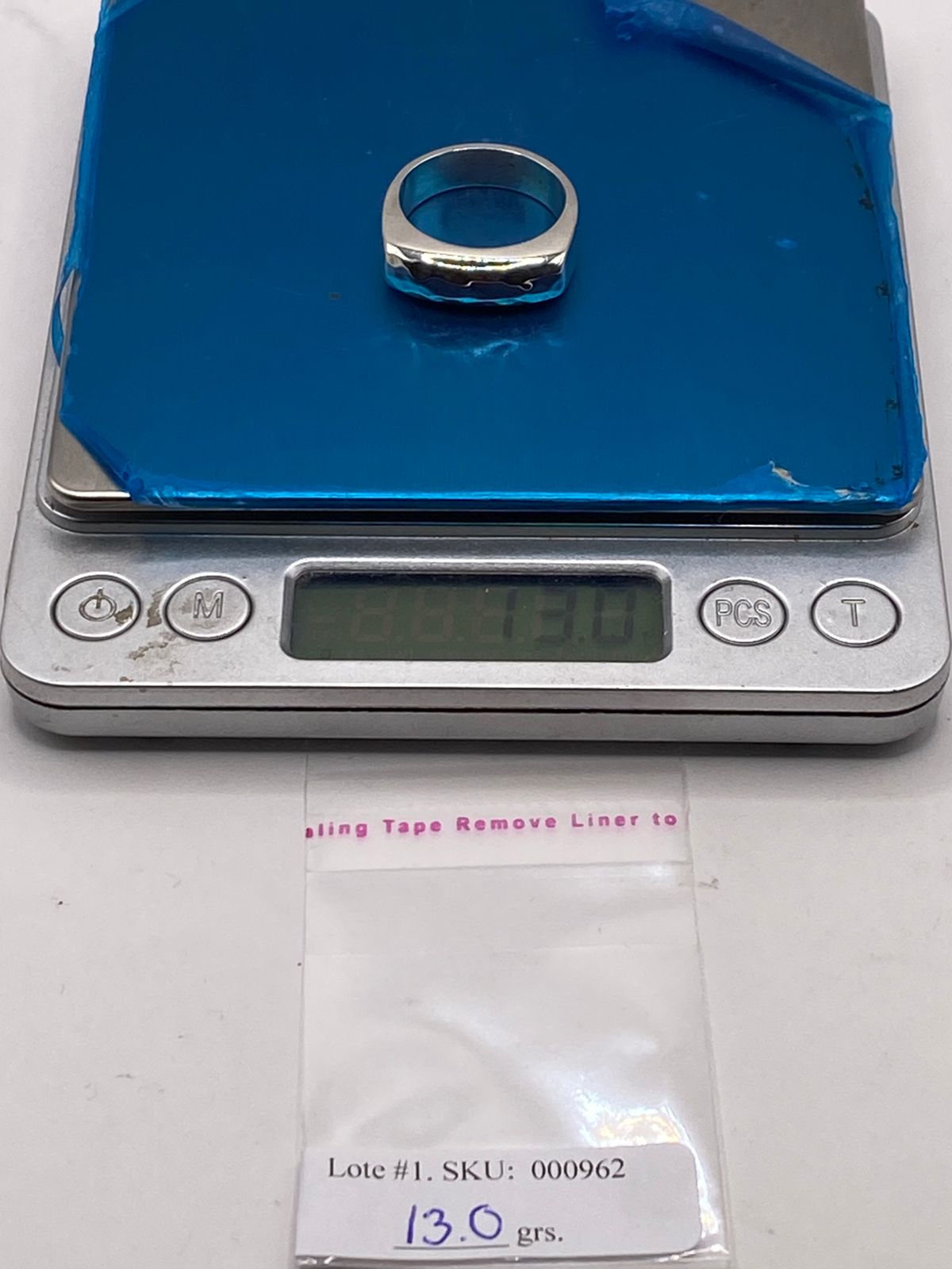 Anillo Rectangular Martillado de Plata Ley .925, peso en gramos (báscula)
