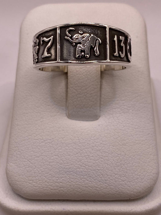 Anillo con Símbolos de la Suerte de Plata Ley .925, vista frontal