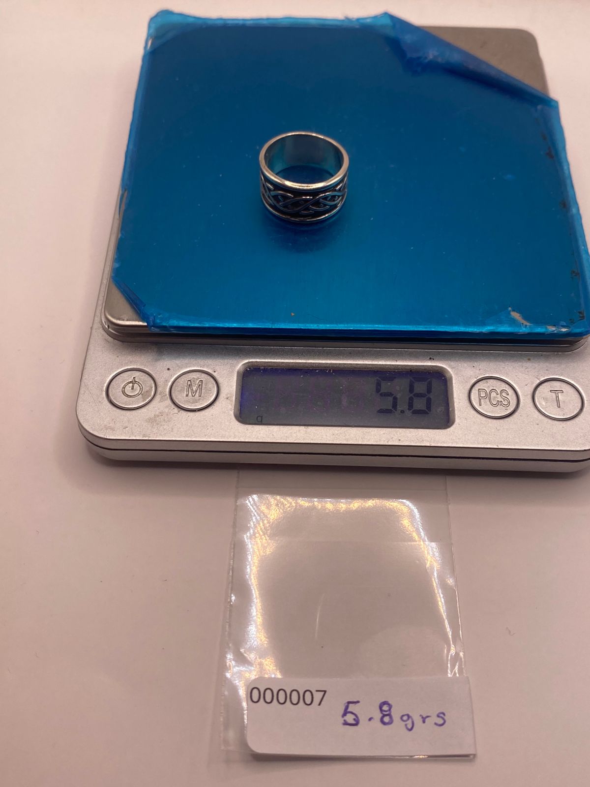 Anillo de Plata Ley 925 con Diseño Trenzado, peso en gramos (báscula)