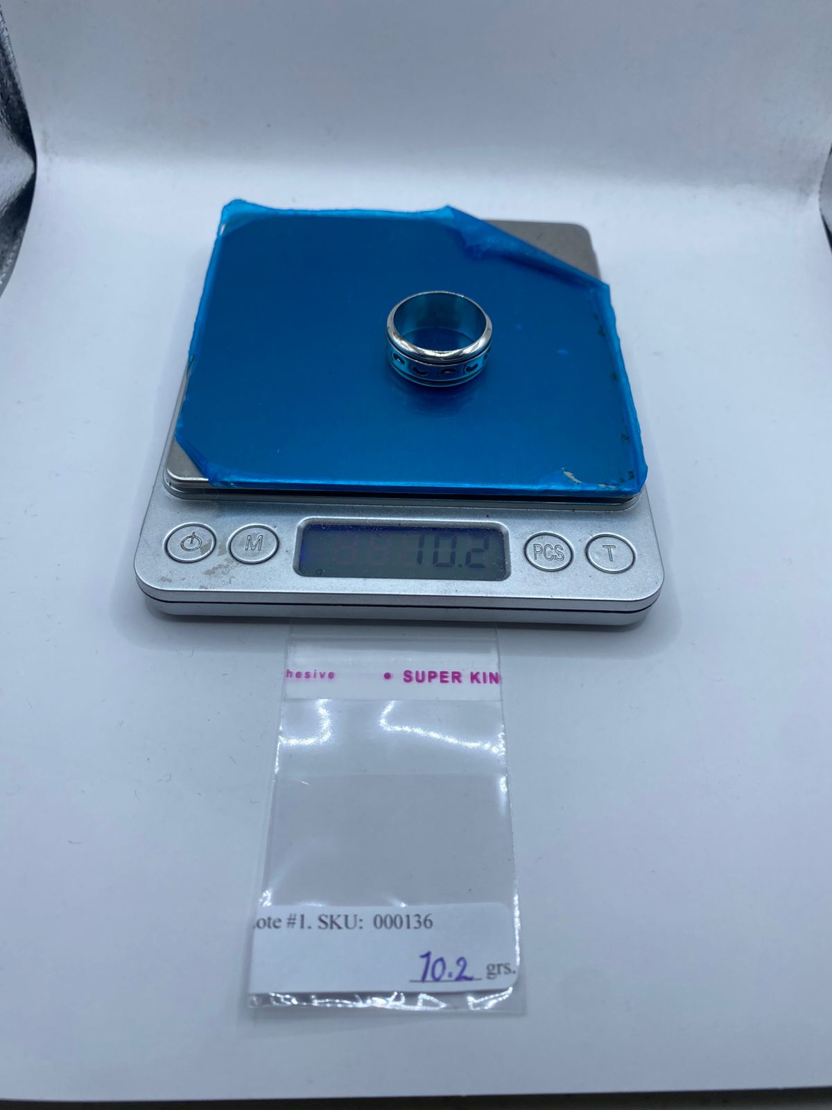 Anillo Giratorio de Plata 925 con Huellas de Pies en Relieve — Antiestrés Artesanal Taxco, peso en gramos (báscula)