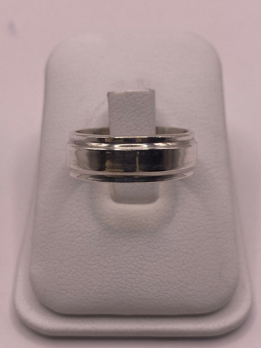 Anillo Liso de Plata 925 con Detalle Central, vista frontal