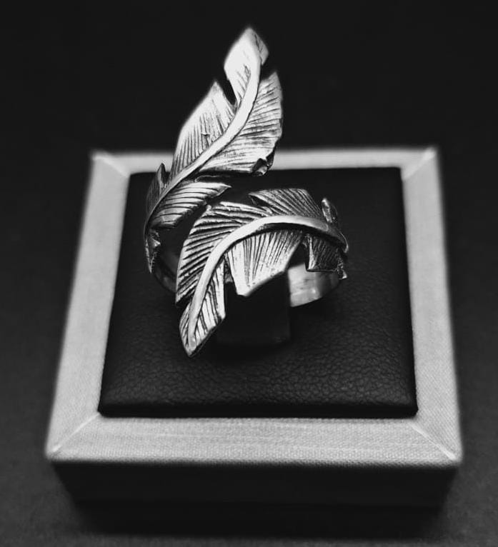 Anillo Plata Ley 925 , con Dos Hojas Grandes — vista frontal