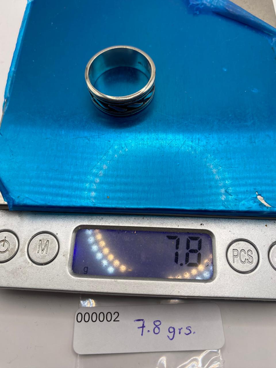Anillo de Plata 925 Banda Grabada Ondulada — Artesanal Taxco, peso en gramos (báscula)