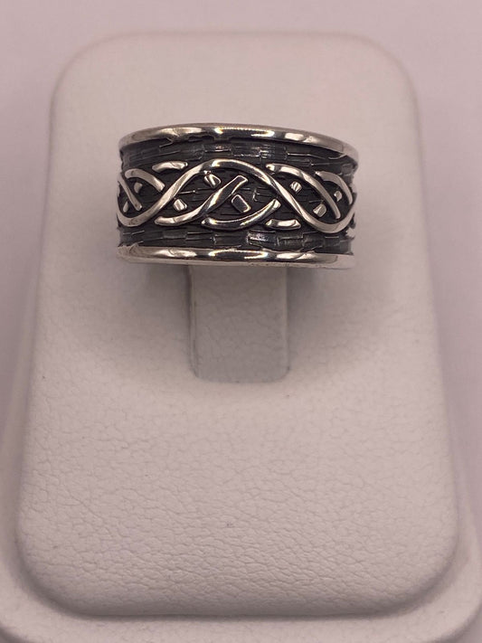 Anillo de Plata 925 con Diseño Entrelazado y Estilo Artesanal, vista frontal