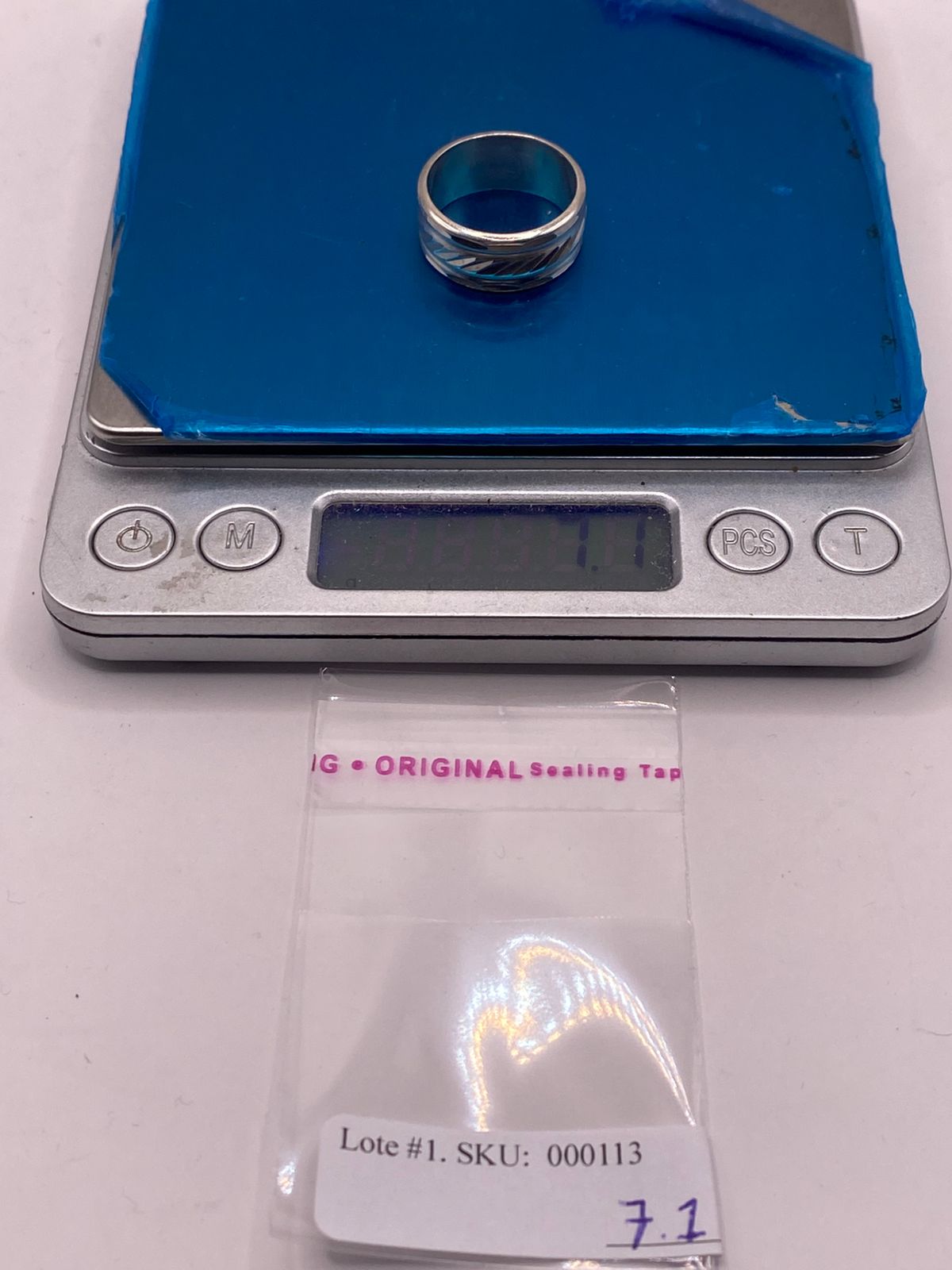 Anillo de Plata 925 con Diseño Texturizado en Espiral y Bordes Facetados, peso en gramos (báscula)