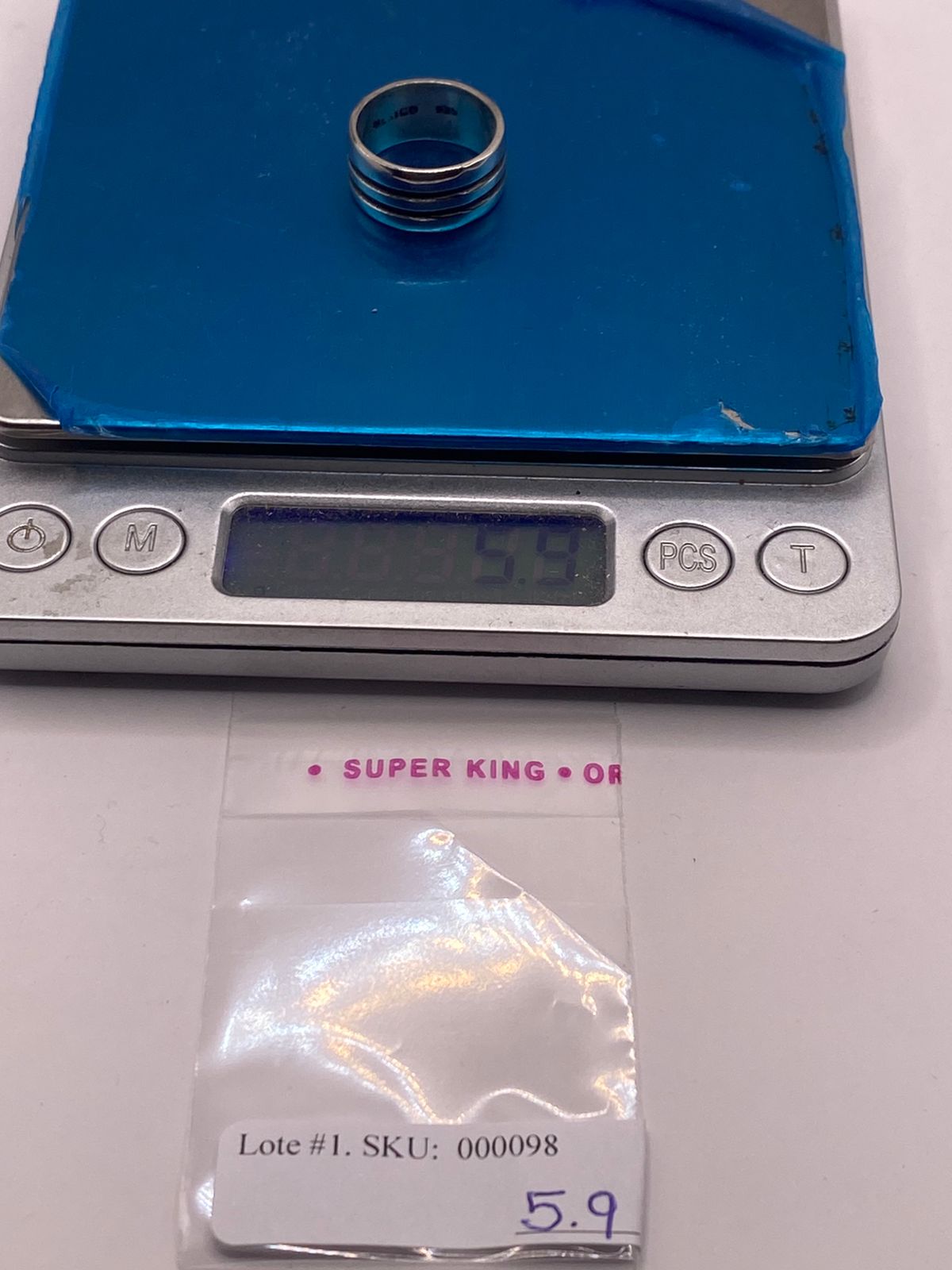 Anillo de Plata 925 con Doble Línea Central, peso en gramos (báscula)