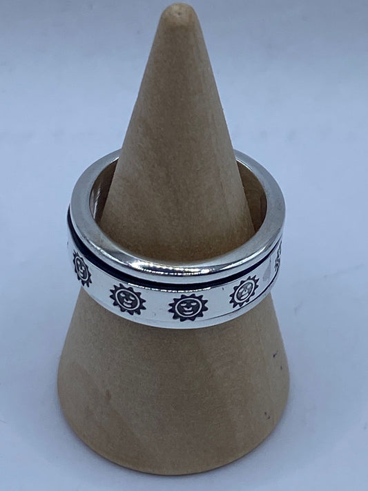 Anillo giratorio plata 925 con soles grabados oxidados, talla 6, hecho a mano en Taxco México