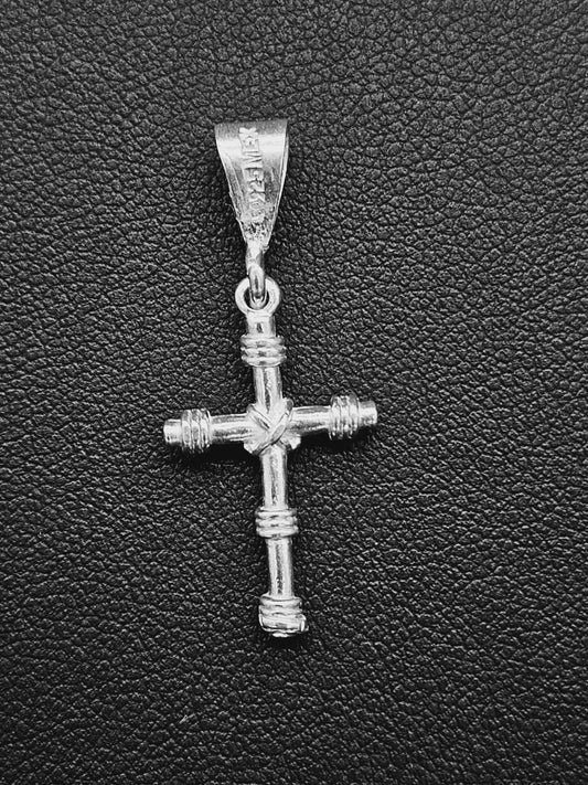 Dije Plata Ley 925, Cruz, vista frontal
