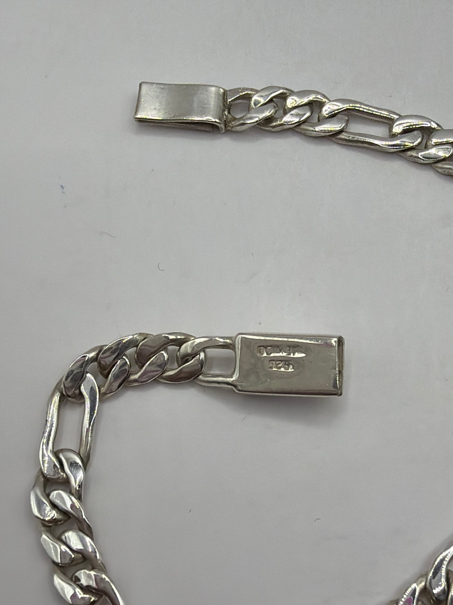 Cierre de la pulsera mostrando soldaduras precisas y sello .925 TAXCO