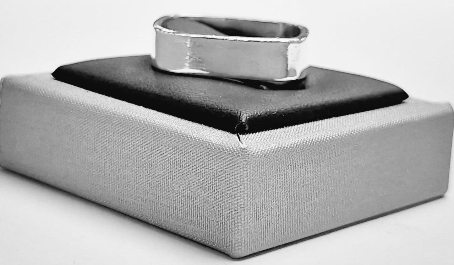 Anillo Cuadrado en Plata Ley 925, sello de autenticidad Plata Ley .925