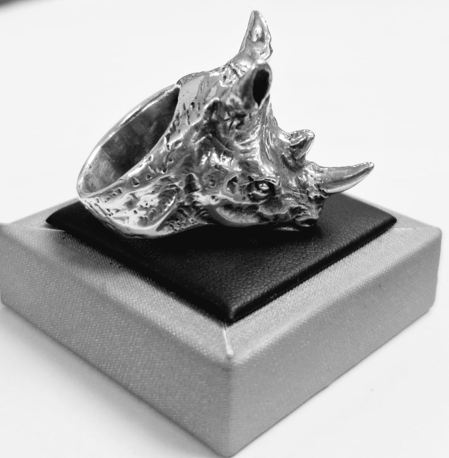 Anillo Rinoceronte en Plata Ley 925, sello de autenticidad Plata Ley .925