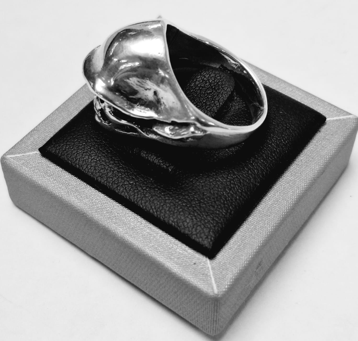 Anillo Calavera en Plata Ley 925, sello de autenticidad Plata Ley .925