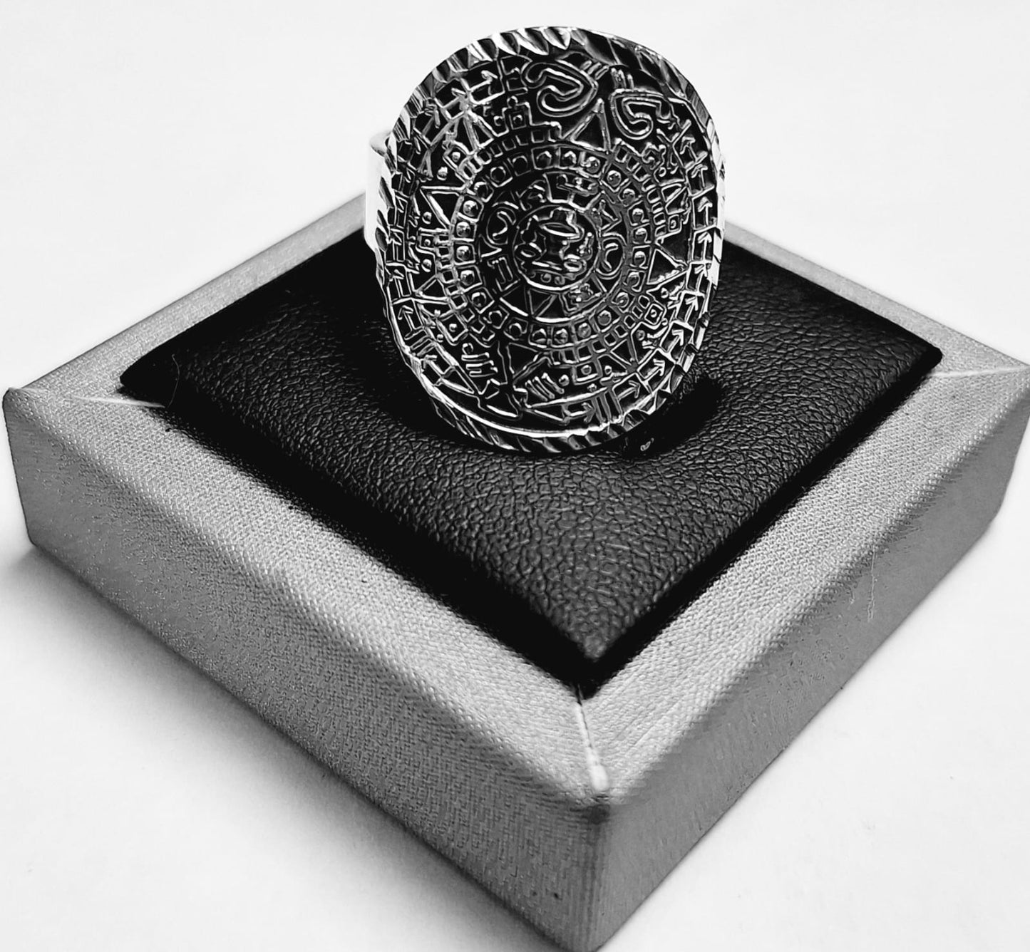 Anillo Calendario Azteca en Plata Ley 925, sello de autenticidad Plata Ley .925