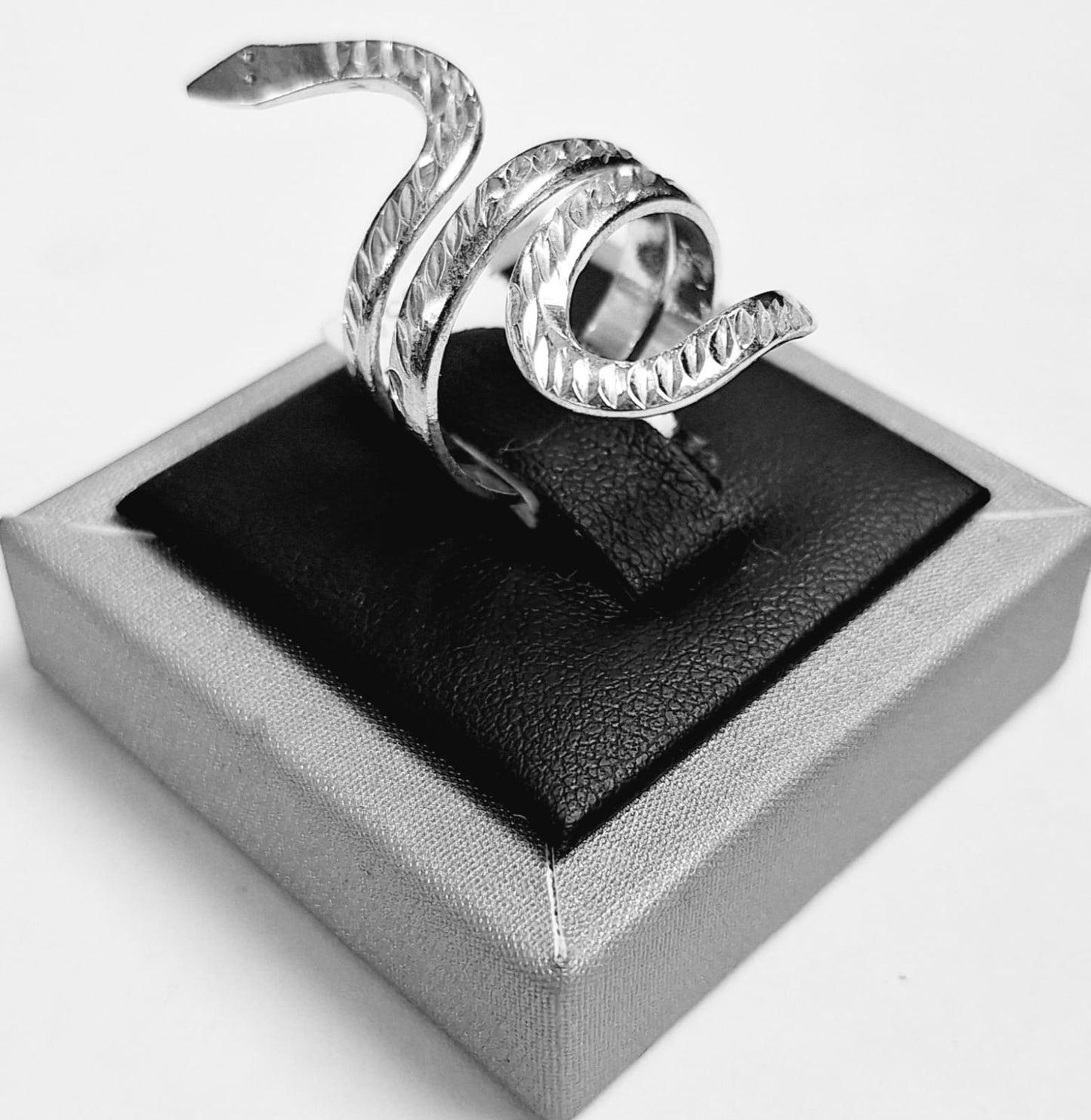 Anillo Serpiente en Plata Ley 925, sello de autenticidad Plata Ley .925