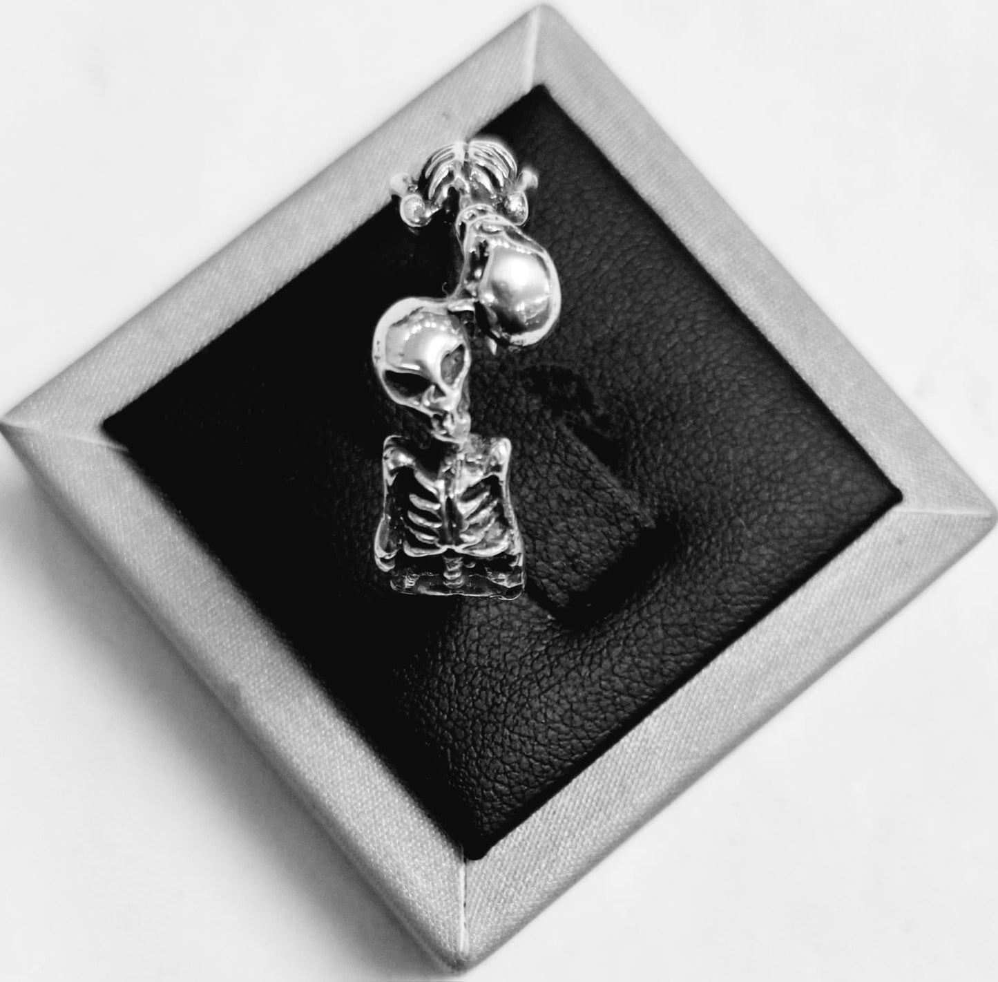 Anillo Esqueleto en Plata Ley 925, sello de autenticidad Plata Ley .925