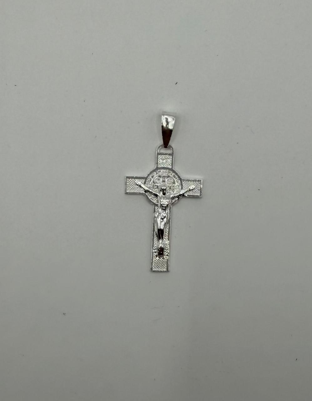 Dije Cruz Chica con Cristo — vista frontal