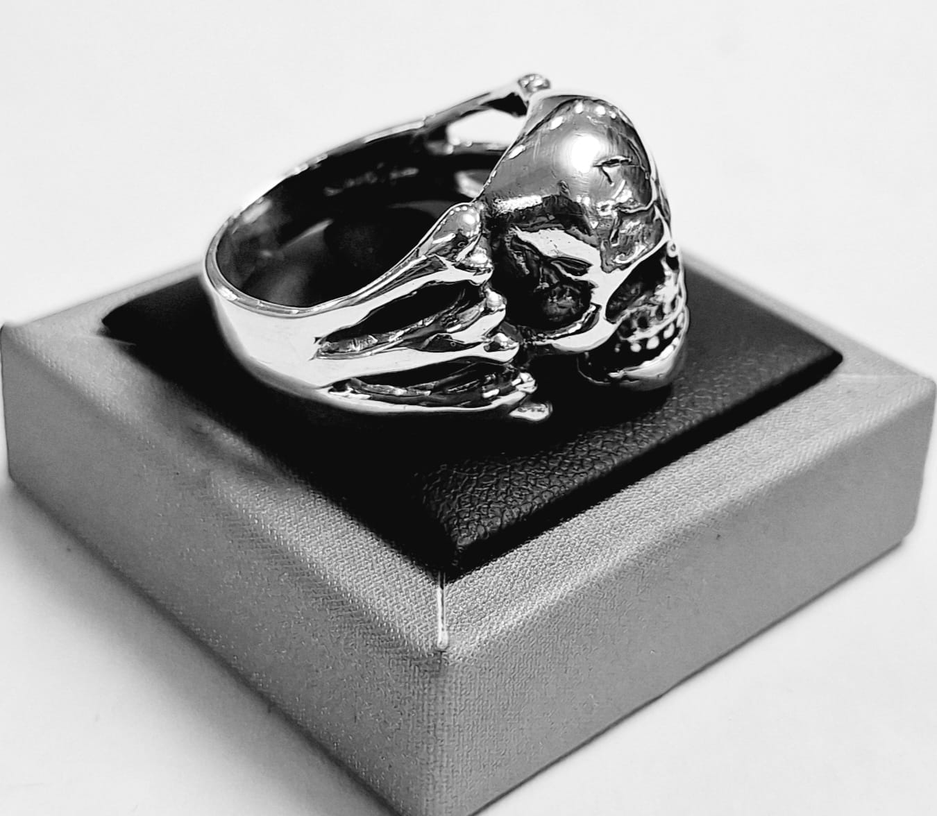 Anillo Calavera en Plata Ley 925, sello de autenticidad Plata Ley .925