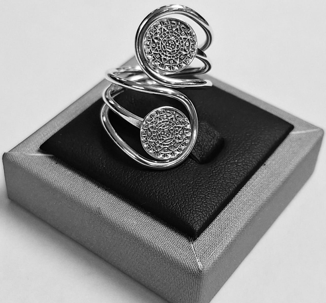 Anillo de Dos Calendario Azteca en Plata Ley 925, sello de autenticidad Plata Ley .925