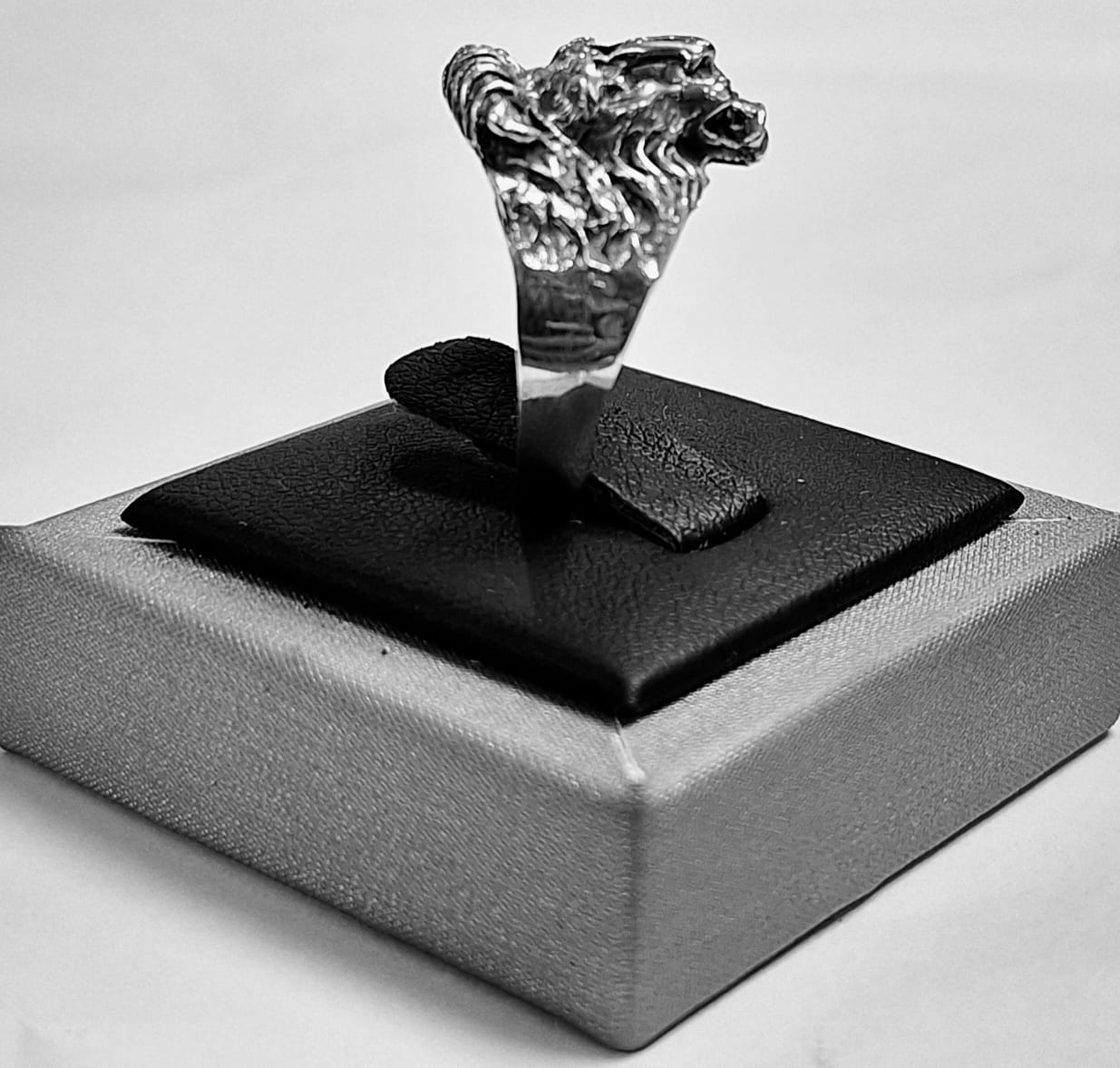 Anillo Cabeza de Leon en Plata Ley 925, sello de autenticidad Plata Ley .925