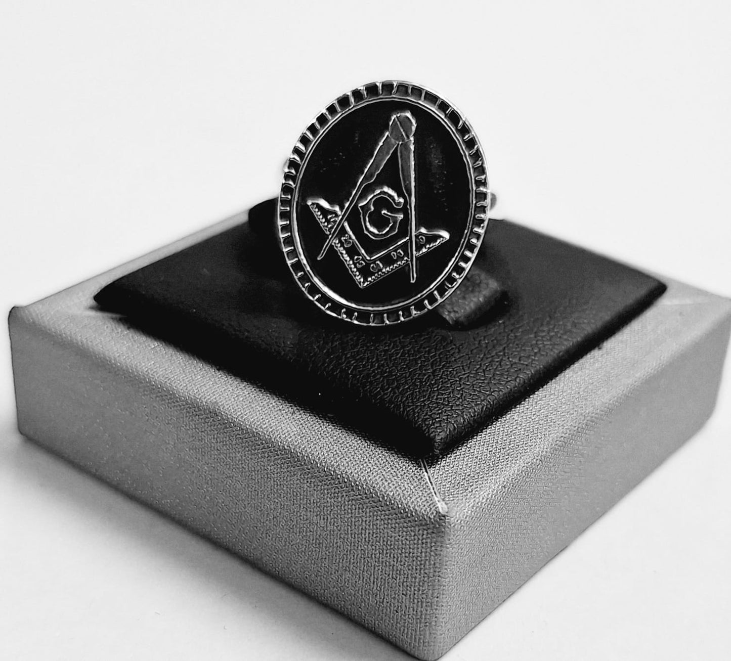 Anillo Emblema Masónico en Plata Ley 950, sello de autenticidad Plata Ley .925