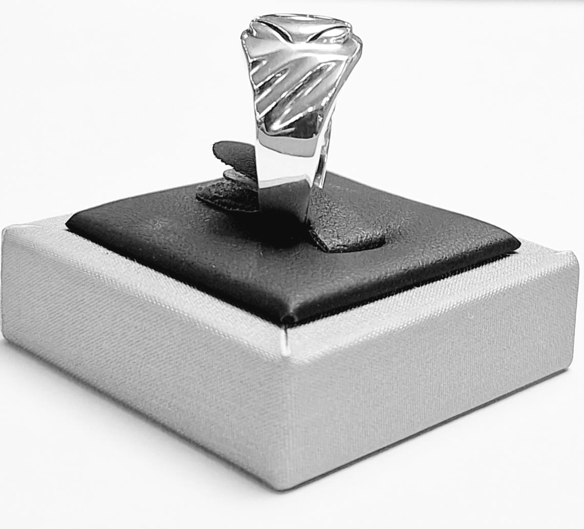 Anillo en Plata Ley 925, sello de autenticidad Plata Ley .925