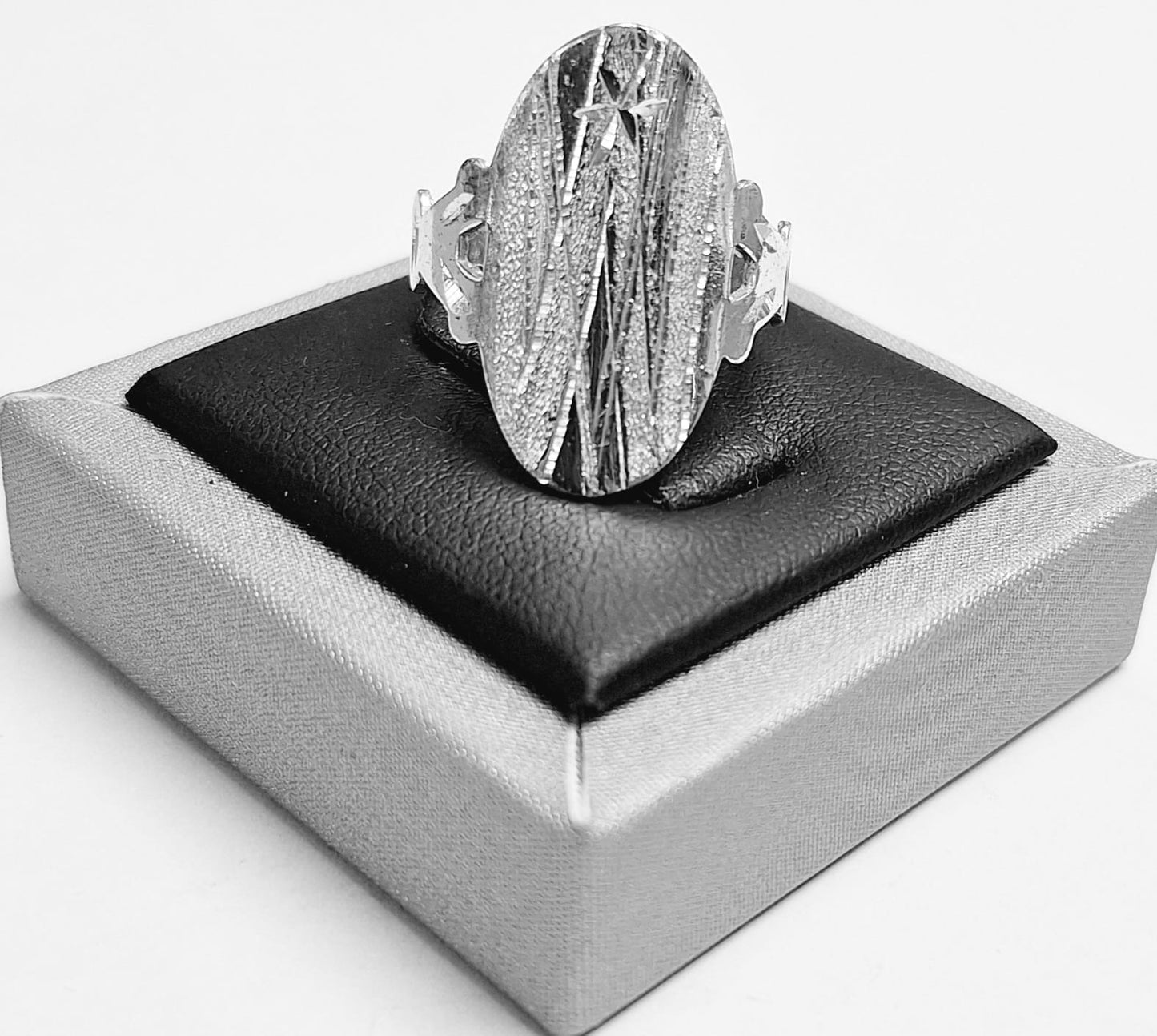 Anillo Diamantada en Plata Ley 925, sello de autenticidad Plata Ley .925