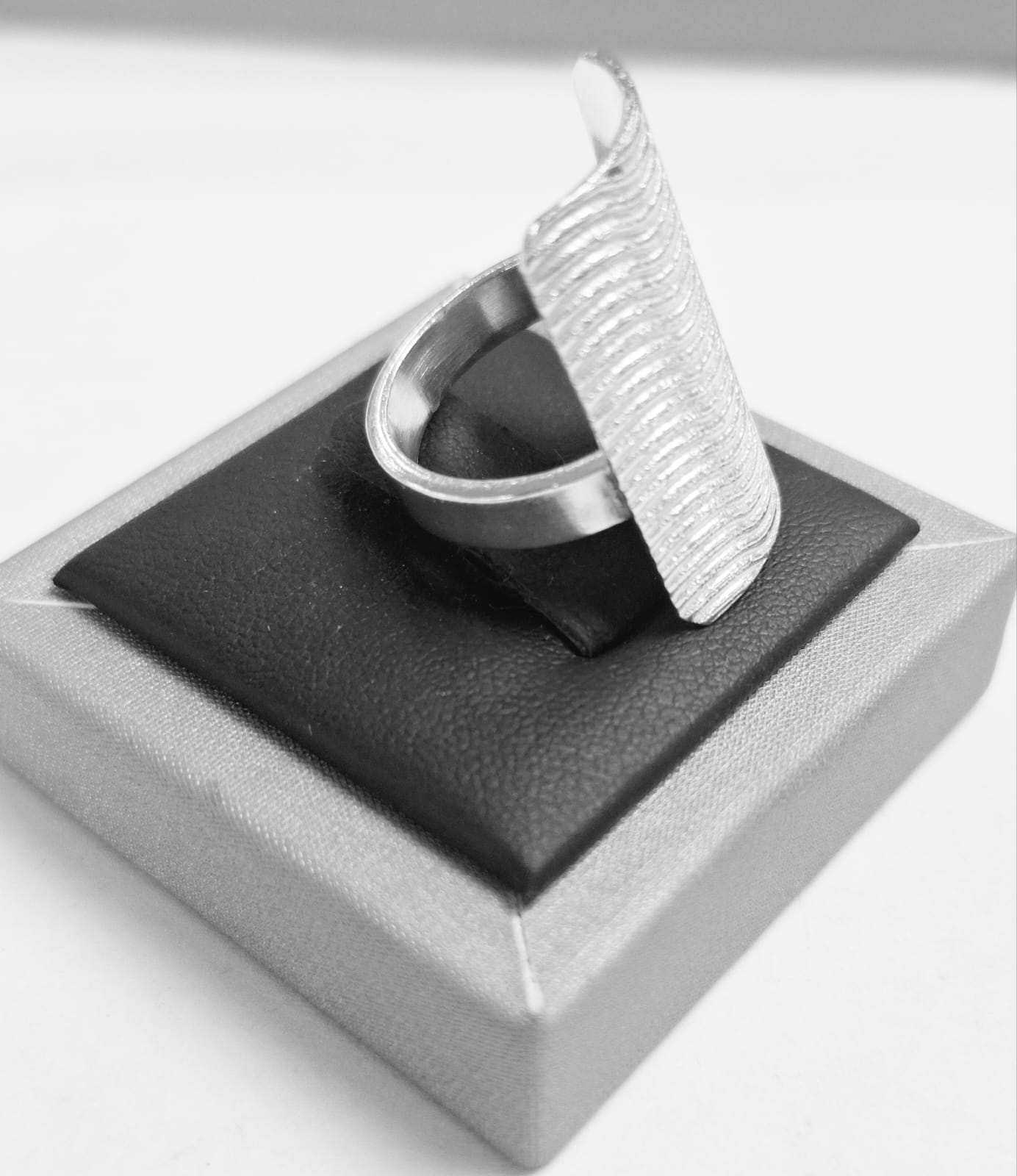 Anillo Diamantada Plata Ley 925, sello de autenticidad Plata Ley .925