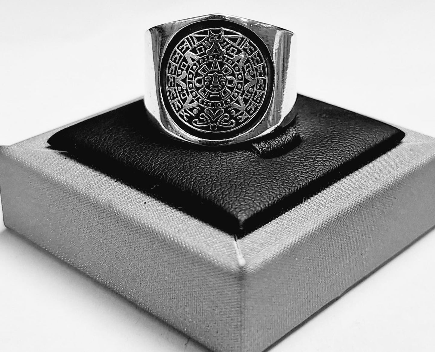 Anillo Calendario Azteca en Plata Ley 925, sello de autenticidad Plata Ley .925
