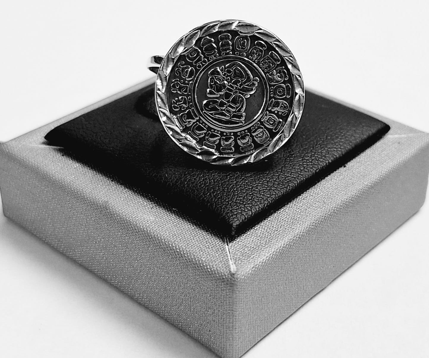 Anillo Calendario Maya en Plata Ley 925, sello de autenticidad Plata Ley .925