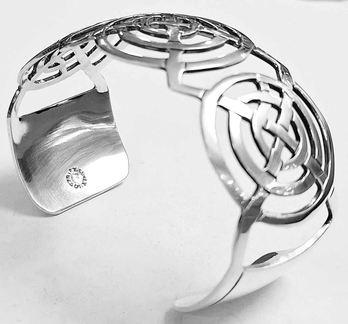 Brazalete en Plata Ley 925, sello de autenticidad Plata Ley .925
