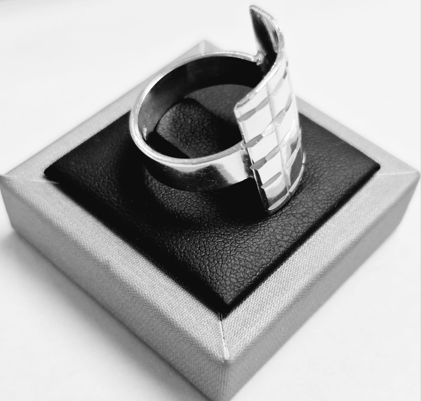 Anillo Diamantada Plata Ley 925, sello de autenticidad Plata Ley .925