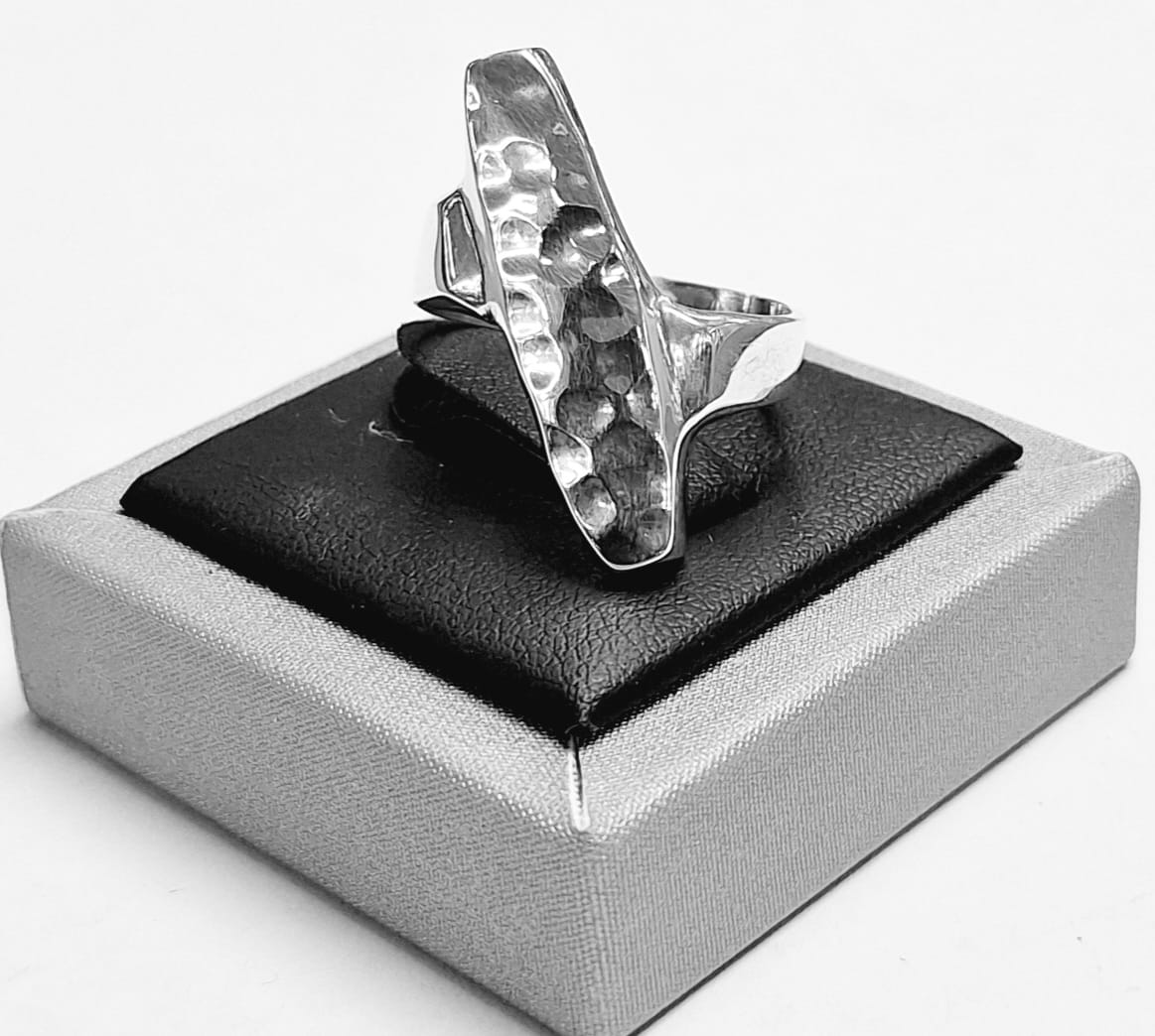 Anillo Martillado en Plata Ley 925, vista frontal
