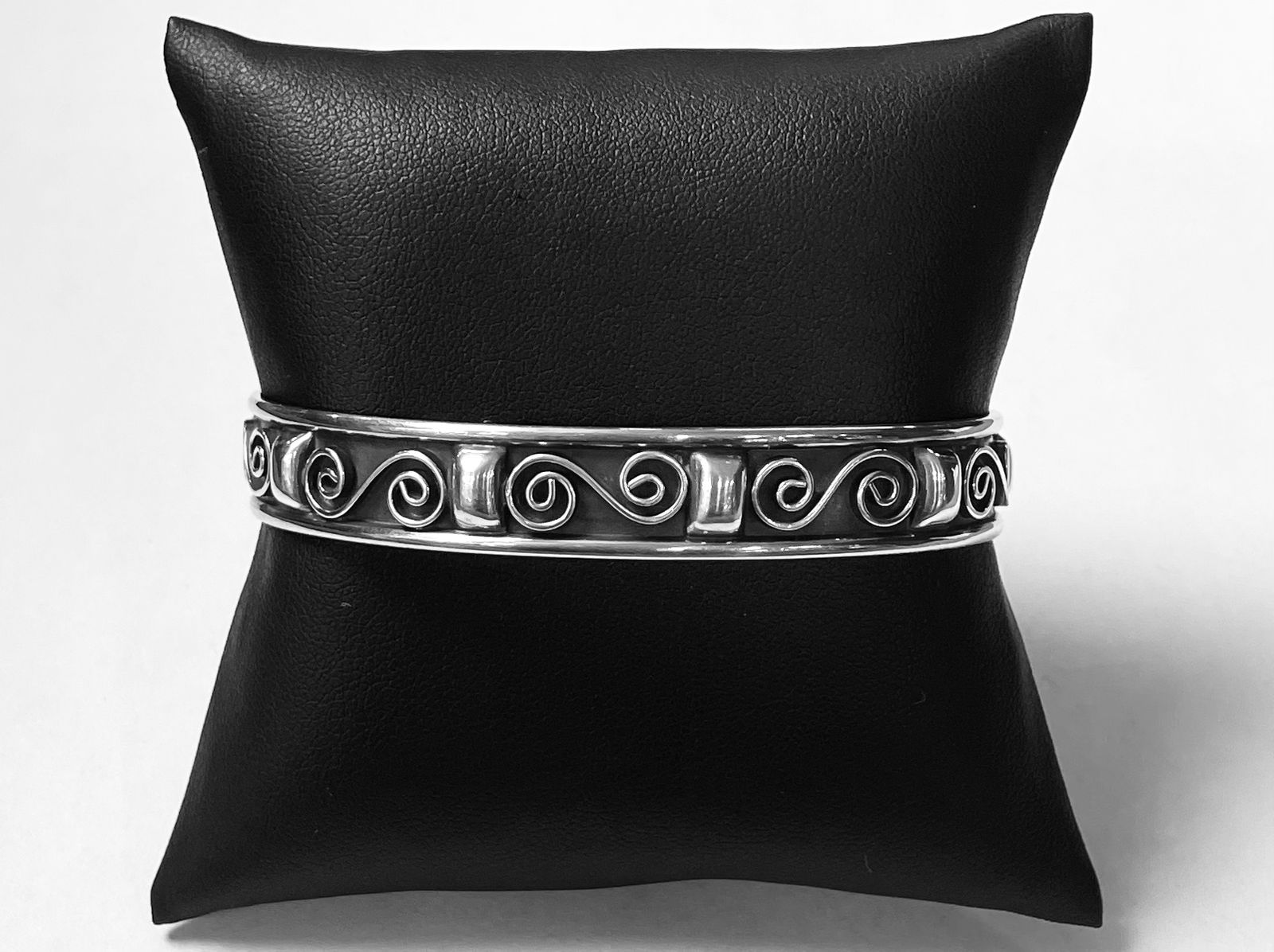 Brazalete en Plata Ley 925, sello de autenticidad Plata Ley .925