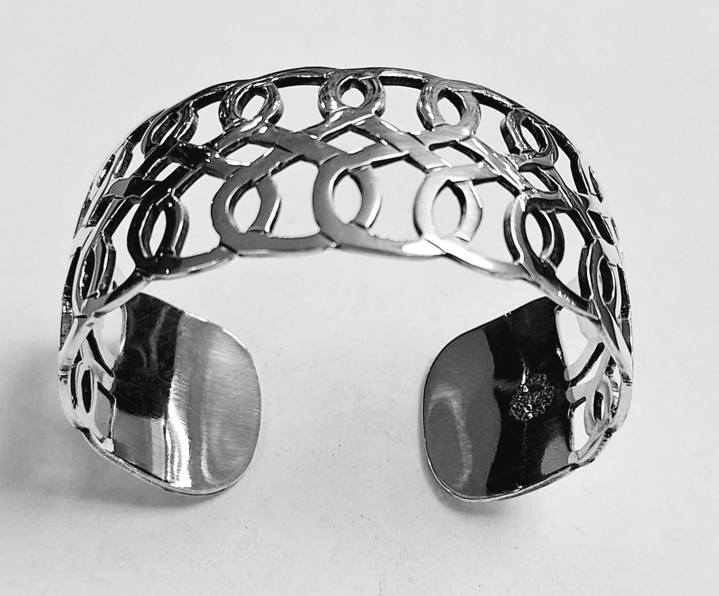 Brazalete en Plata Ley 925, sello de autenticidad Plata Ley .925