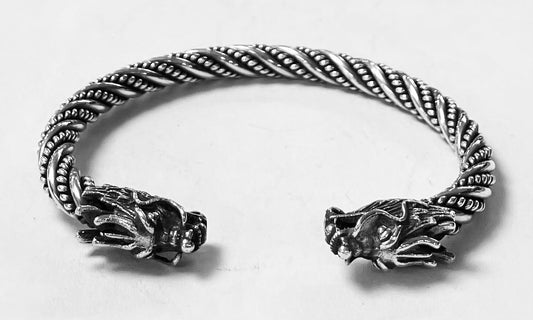 Sello de ley en el interior del brazalete cabeza de gragon en plata ley 925