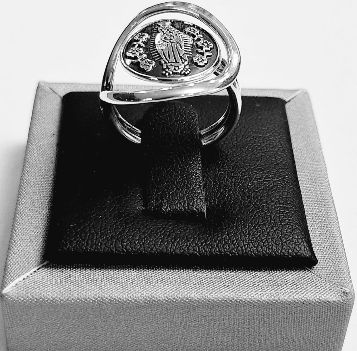 Sello de ley en el interior del anillo virgen en plata ley 925