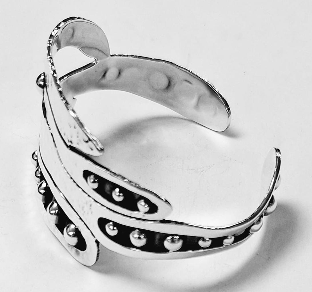 Sello de ley en el interior del brazalete en plata ley 950