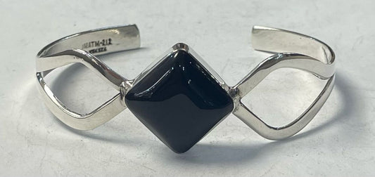Sello de ley en el interior del brazalete con obsidiana en plata ley 925