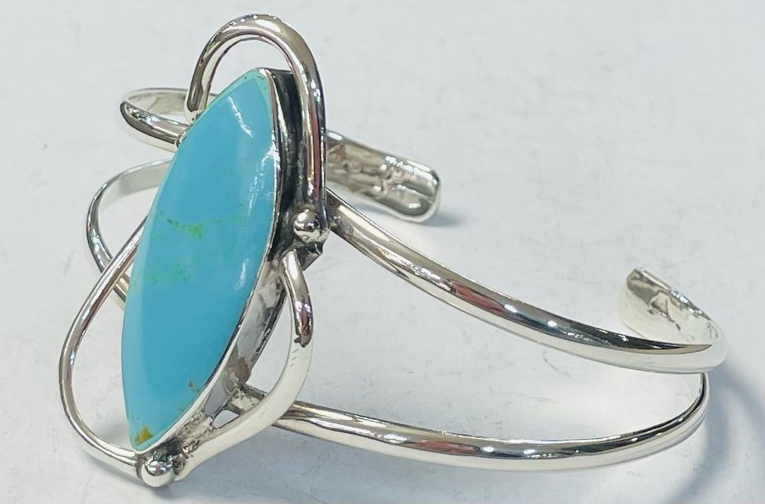 Brazalete con Turquesa en Plata Ley 925, vista frontal