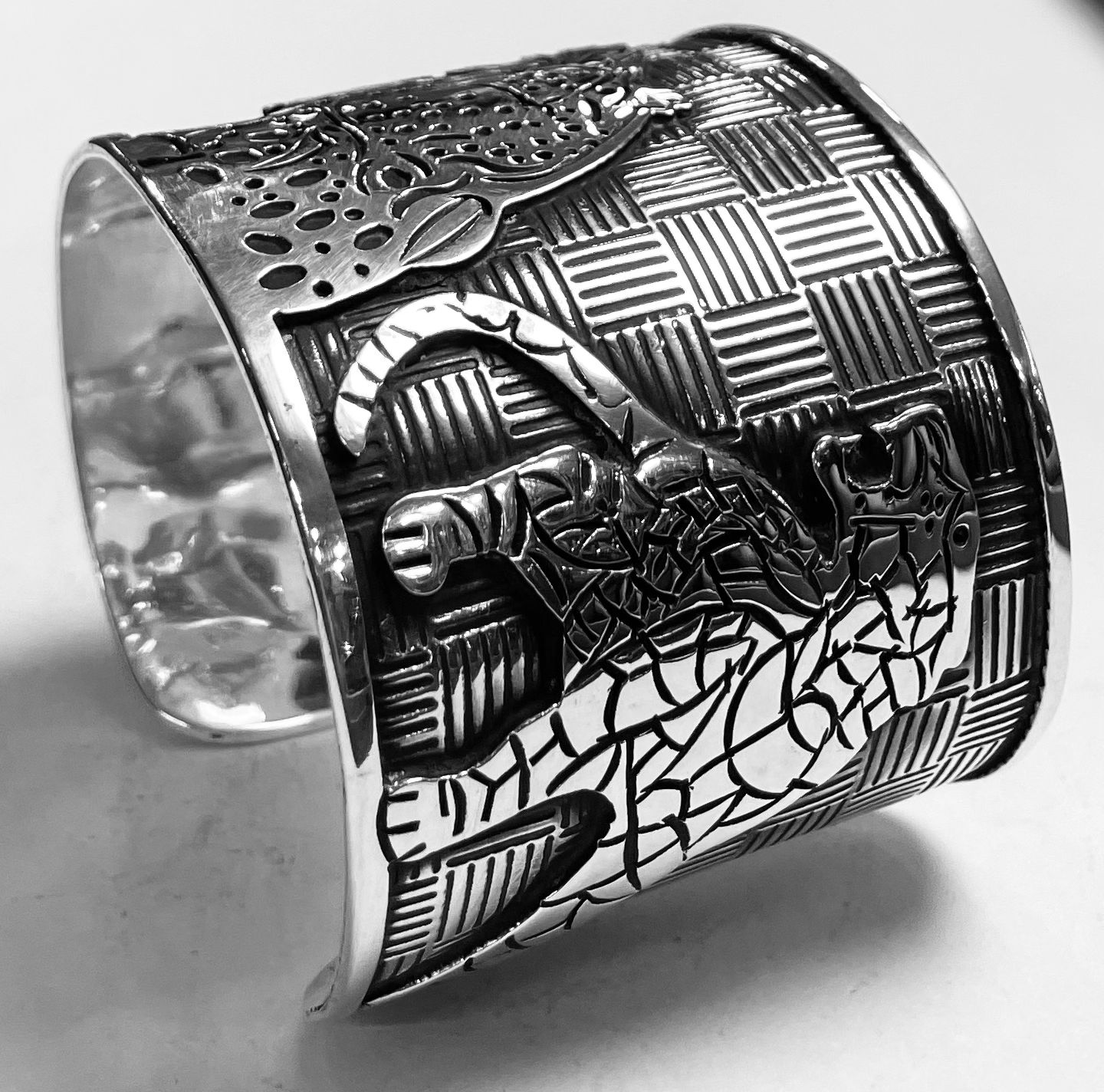 Brazalete Jaguar en Plata Ley 925, vista frontal