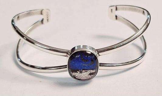 Sello de ley en el interior del brazalete con dicroico en plata ley 925