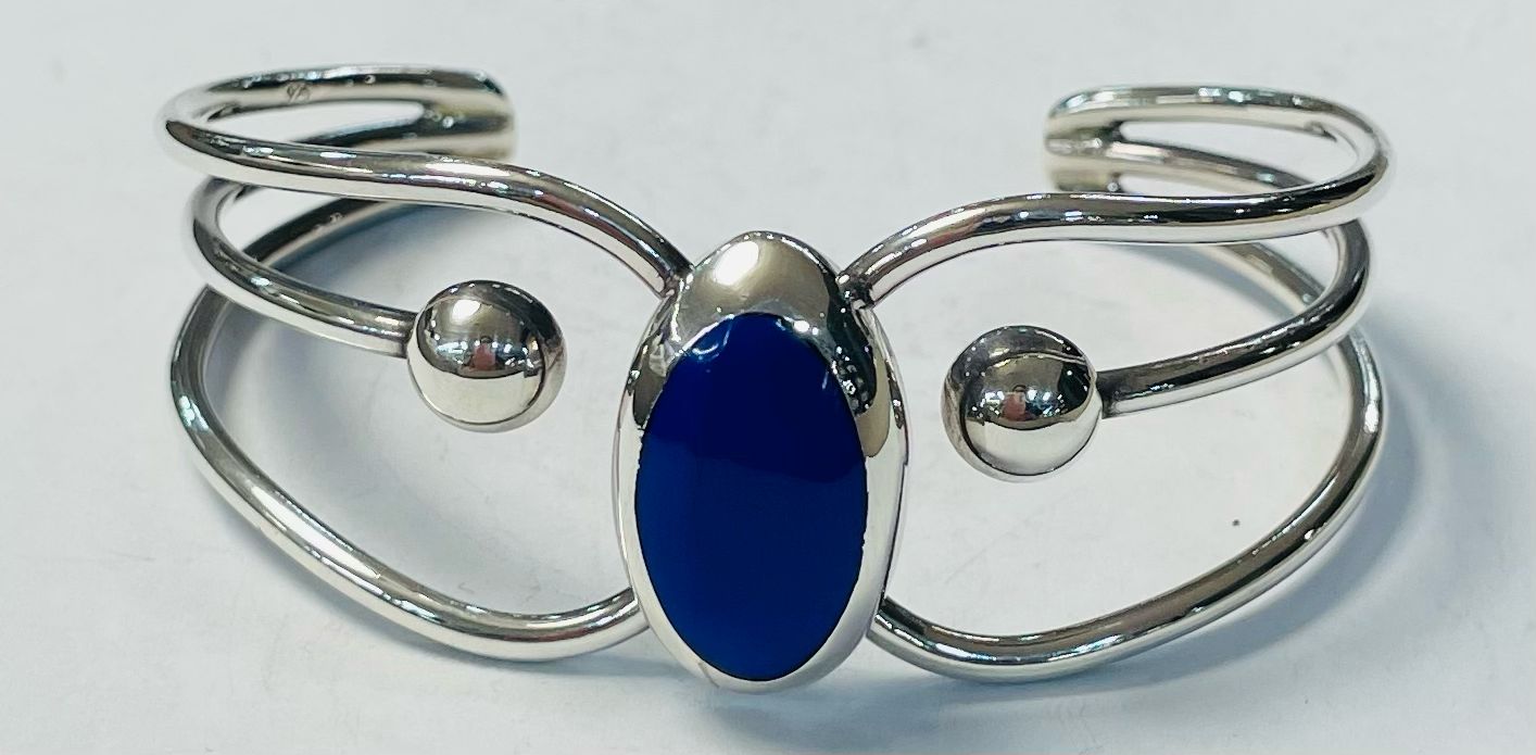 Sello de ley en el interior del brazalete con lapislazuli en plata ley 925