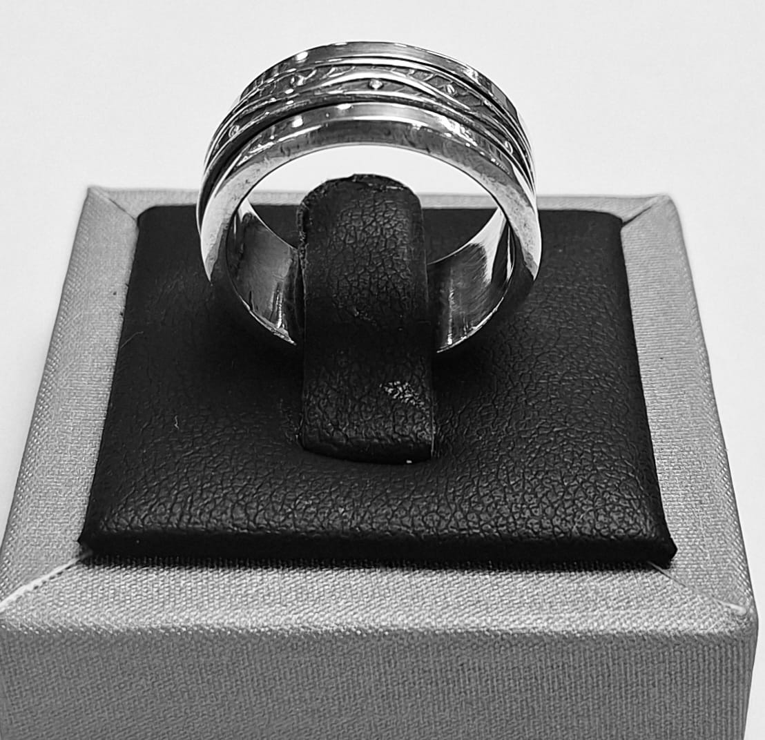 Sello de ley en el interior del anillo anti ansiedad en plata ley 925