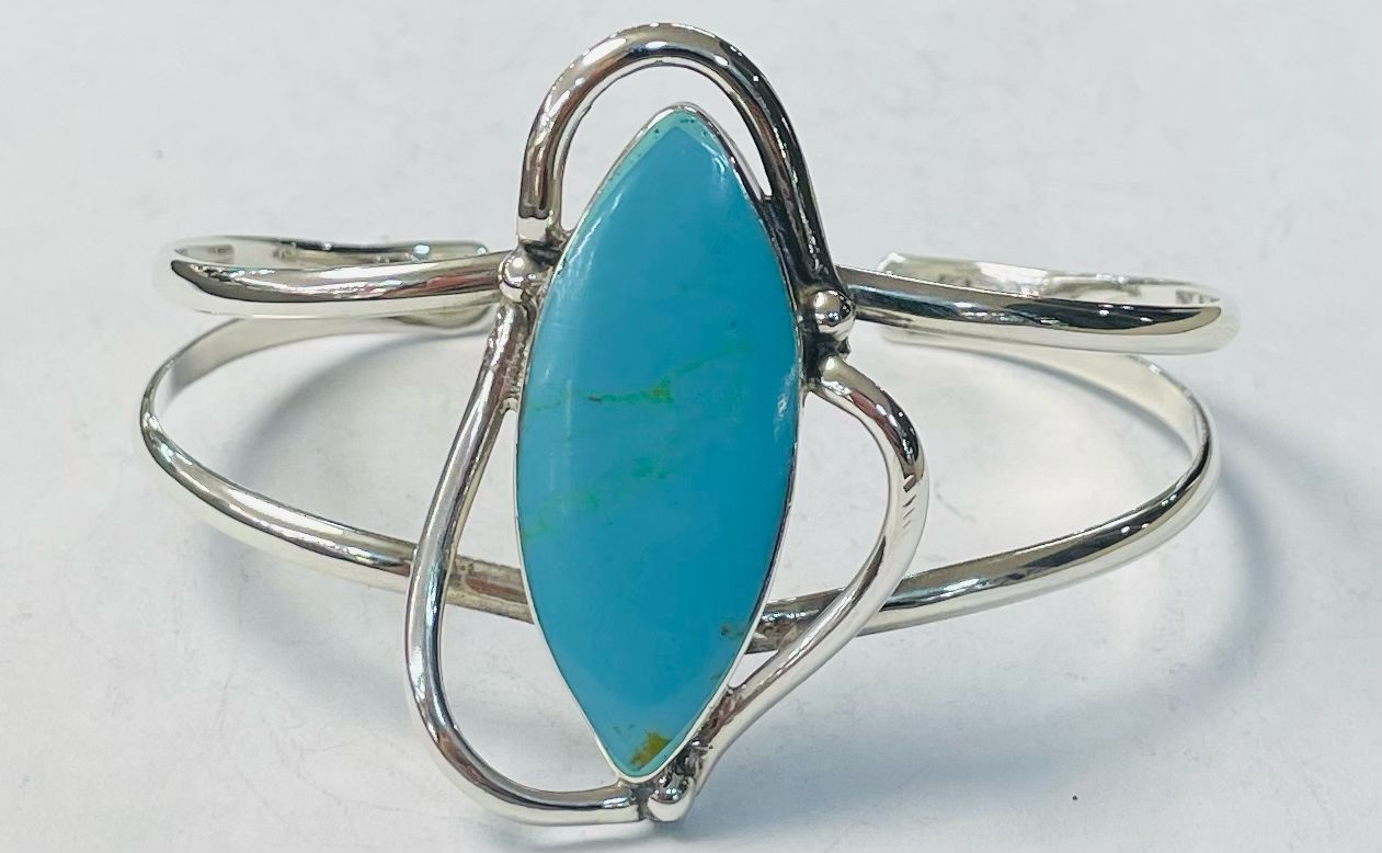Sello de ley en el interior del brazalete con turquesa en plata ley 925