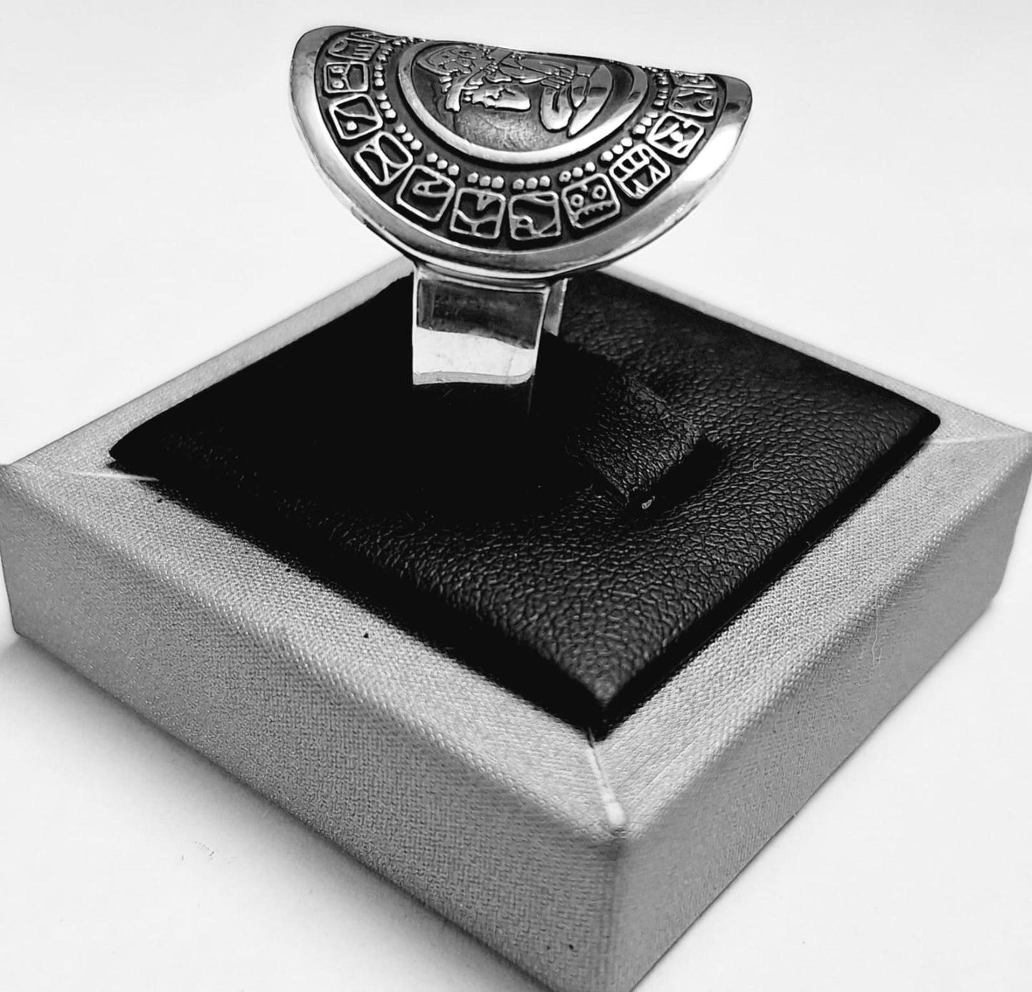 Anillo Calendario Maya en Plata Ley 925, vista frontal